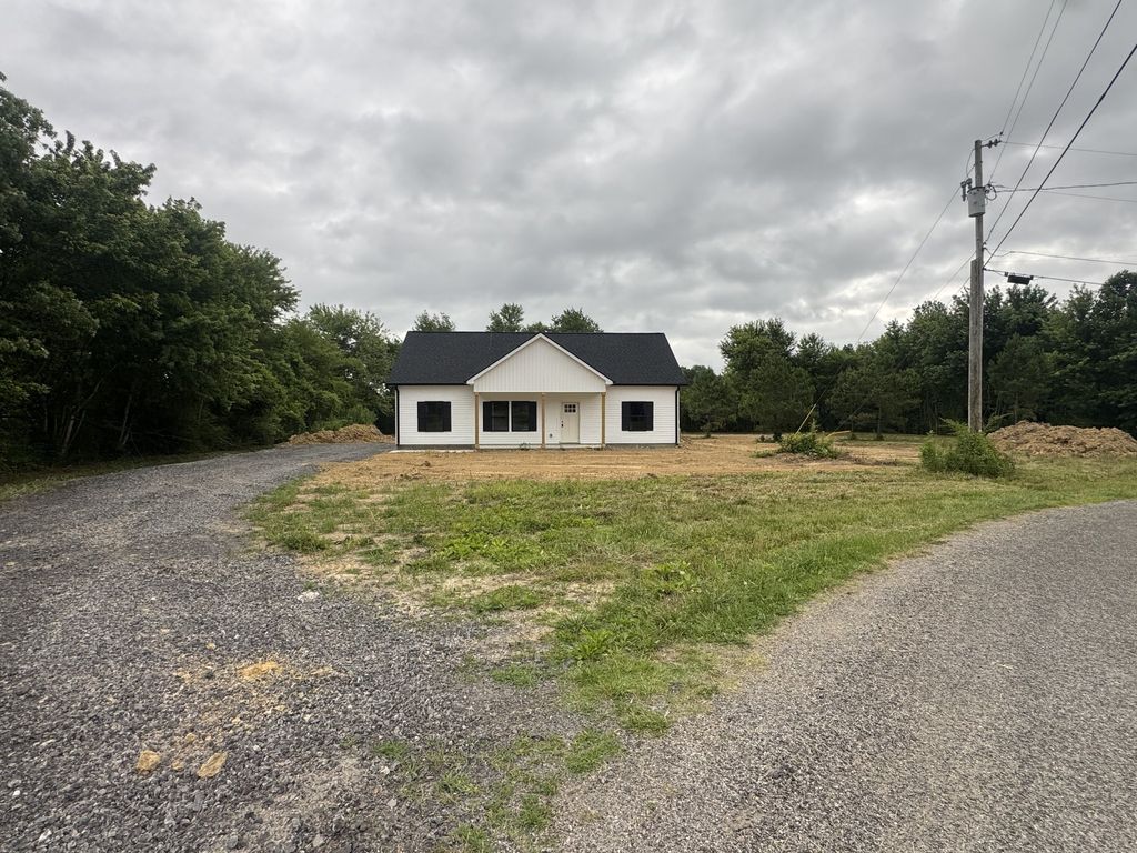 169 Arrowhead Dr, Smithville, TN 37166