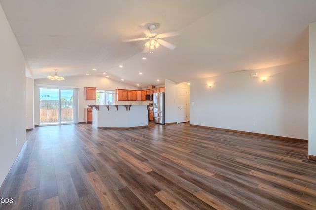 2102 Lara Lane, Central Point, OR 97502