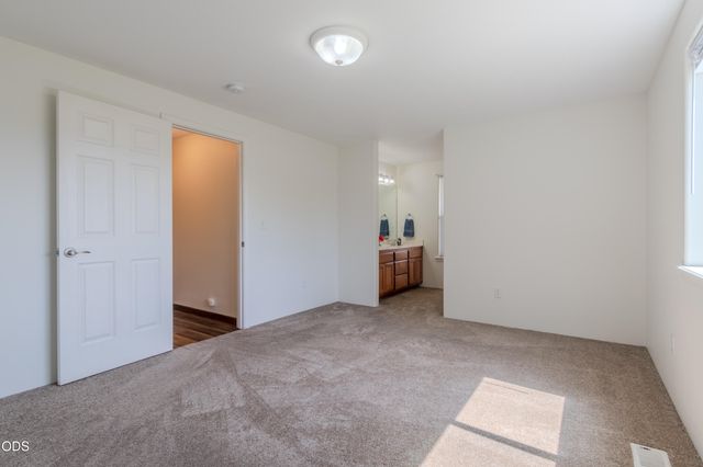 2102 Lara Lane, Central Point, OR 97502