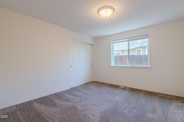 2102 Lara Lane, Central Point, OR 97502