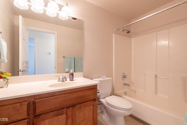 2102 Lara Lane, Central Point, OR 97502