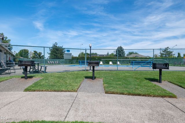 2102 Lara Lane, Central Point, OR 97502