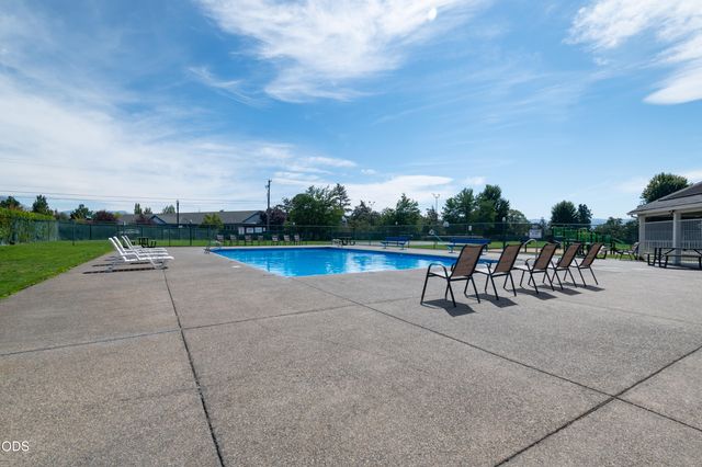 2102 Lara Lane, Central Point, OR 97502