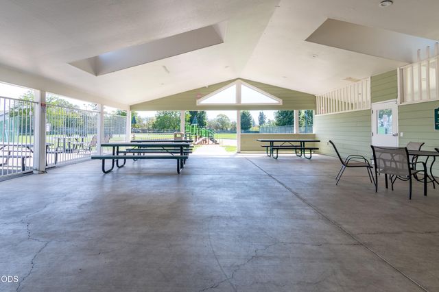 2102 Lara Lane, Central Point, OR 97502