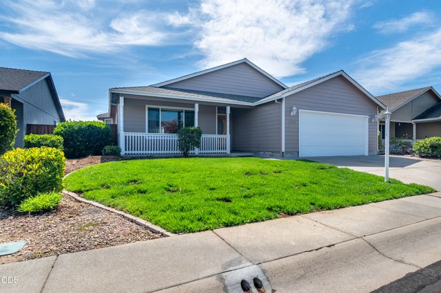 2102 Lara Lane, Central Point, OR 97502