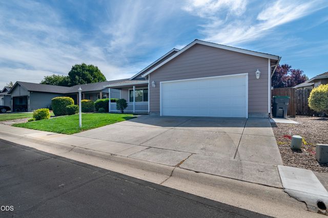 2102 Lara Lane, Central Point, OR 97502