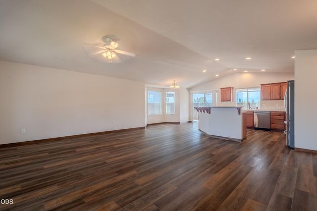 2102 Lara Lane, Central Point, OR 97502