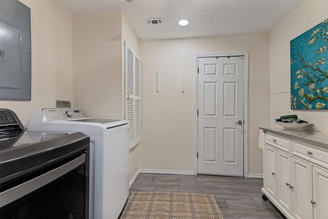 220 Ash Creek Drive W, Sanctuary, TX 76020