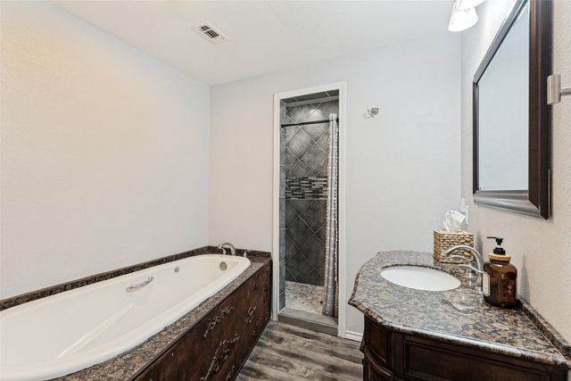 220 Ash Creek Drive W, Sanctuary, TX 76020