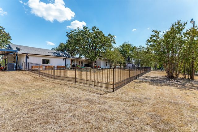 220 Ash Creek Drive W, Sanctuary, TX 76020