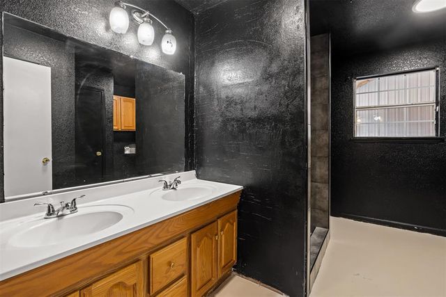 21201 Montgomery Drive, Mcloud, OK 74851