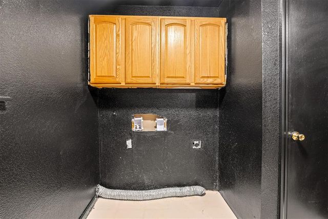 21201 Montgomery Drive, Mcloud, OK 74851