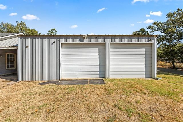 21201 Montgomery Drive, Mcloud, OK 74851