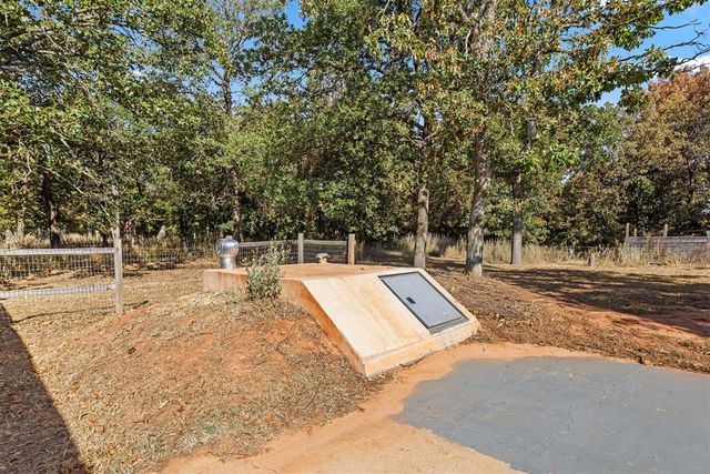 21201 Montgomery Drive, Mcloud, OK 74851