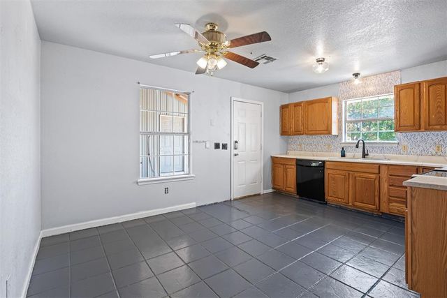 21201 Montgomery Drive, Mcloud, OK 74851