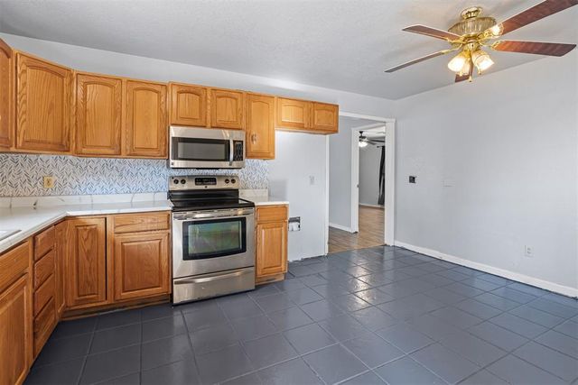 21201 Montgomery Drive, Mcloud, OK 74851