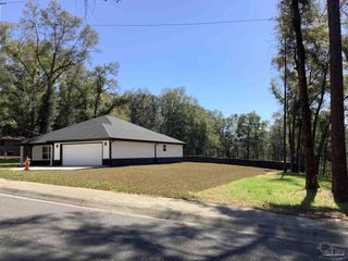 6413 Sanders St, Milton, FL 32570
