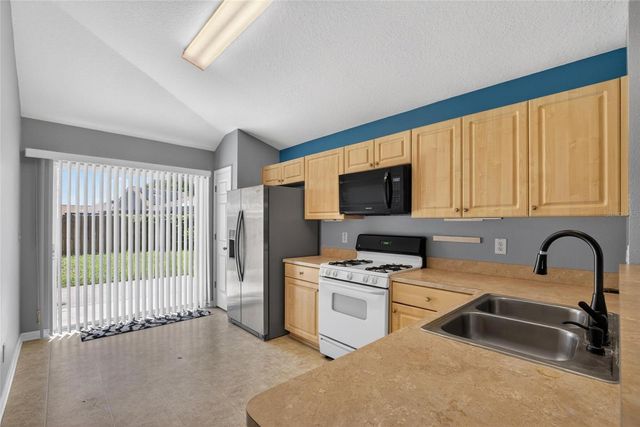 11102 ROBIN LAKE COURT, Riverview, FL 33569