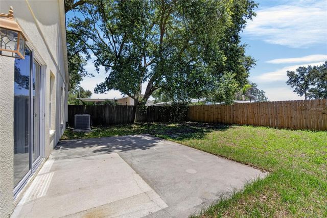 11102 ROBIN LAKE COURT, Riverview, FL 33569