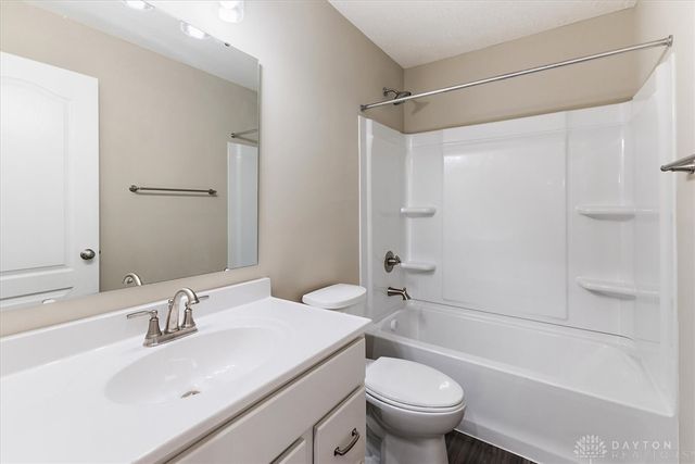 421 Bethpage Way 7-102, Lebanon, OH 45036