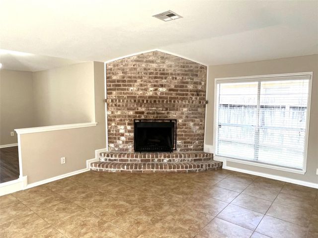 1318 Pinecroft Drive, Sugar Land, TX 77498