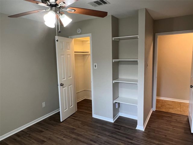 1318 Pinecroft Drive, Sugar Land, TX 77498