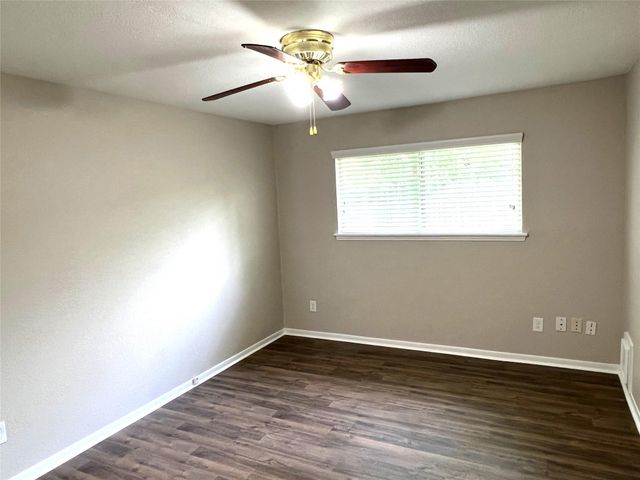 1318 Pinecroft Drive, Sugar Land, TX 77498