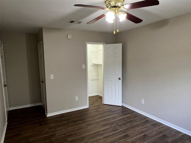 1318 Pinecroft Drive, Sugar Land, TX 77498