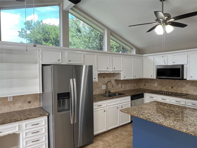 1318 Pinecroft Drive, Sugar Land, TX 77498