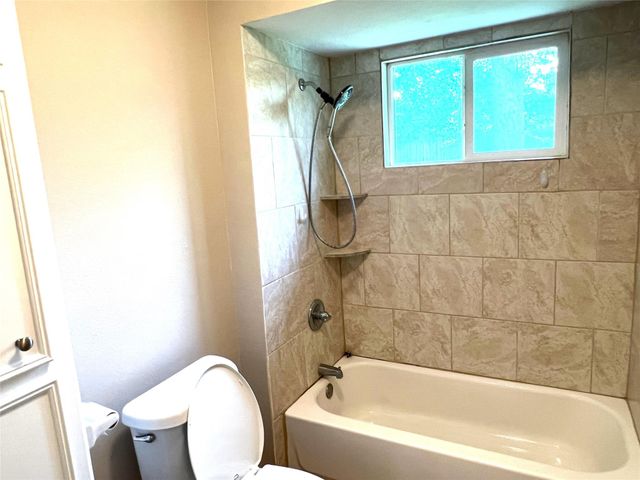 1318 Pinecroft Drive, Sugar Land, TX 77498