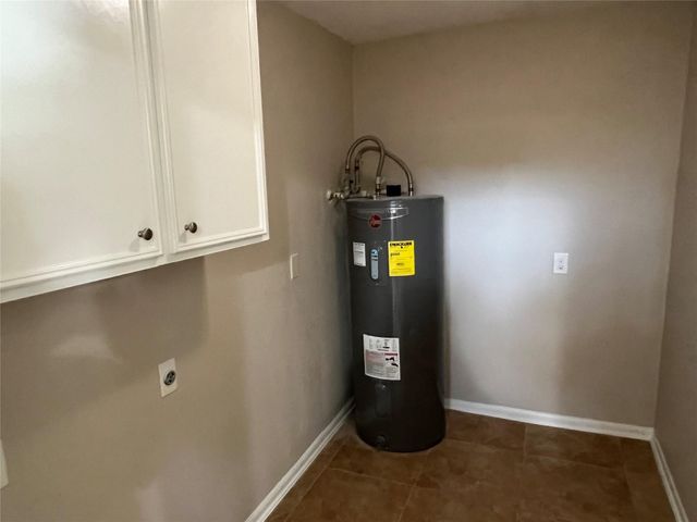 1318 Pinecroft Drive, Sugar Land, TX 77498