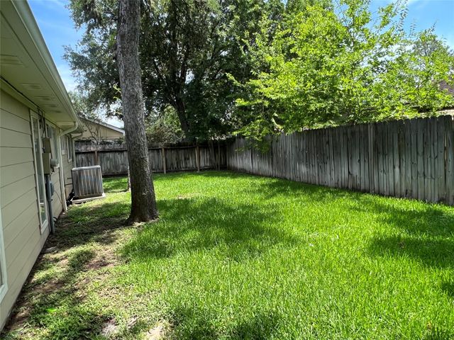 1318 Pinecroft Drive, Sugar Land, TX 77498