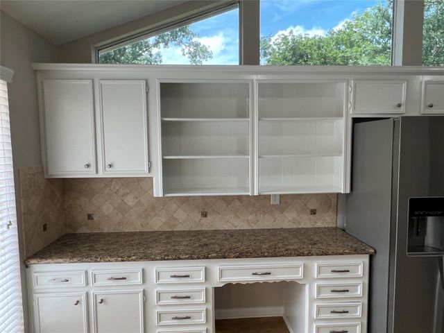 1318 Pinecroft Drive, Sugar Land, TX 77498