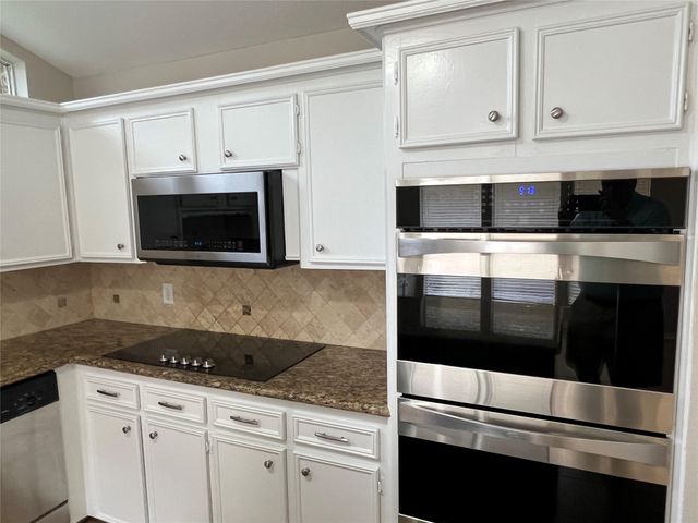 1318 Pinecroft Drive, Sugar Land, TX 77498