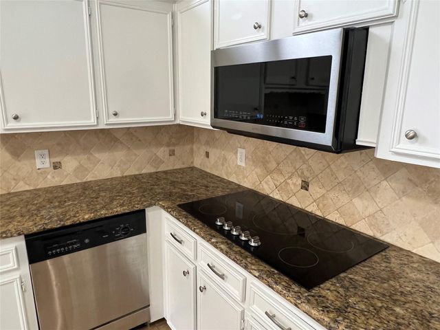 1318 Pinecroft Drive, Sugar Land, TX 77498