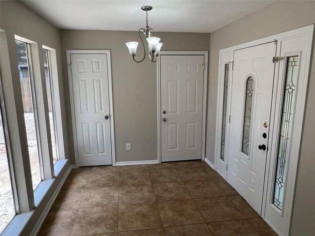 1318 Pinecroft Drive, Sugar Land, TX 77498