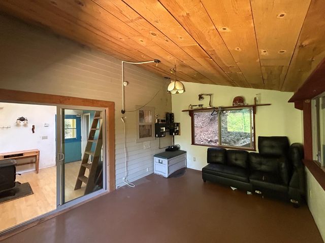 17215 Sweetwater Trl, Grass Valley, CA 95945