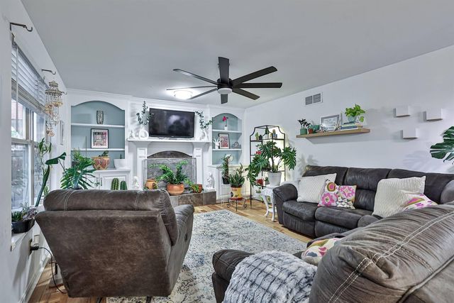 2263 Forest Lawn Drive, Florence, KY 41042