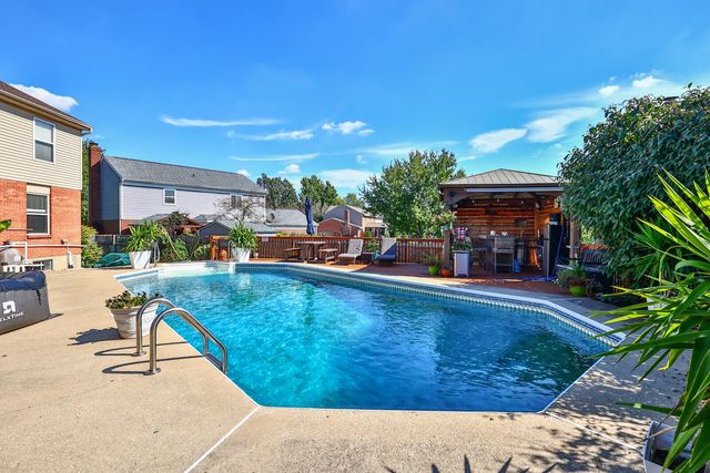 2263 Forest Lawn Drive, Florence, KY 41042