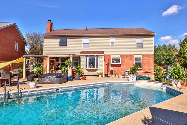 2263 Forest Lawn Drive, Florence, KY 41042