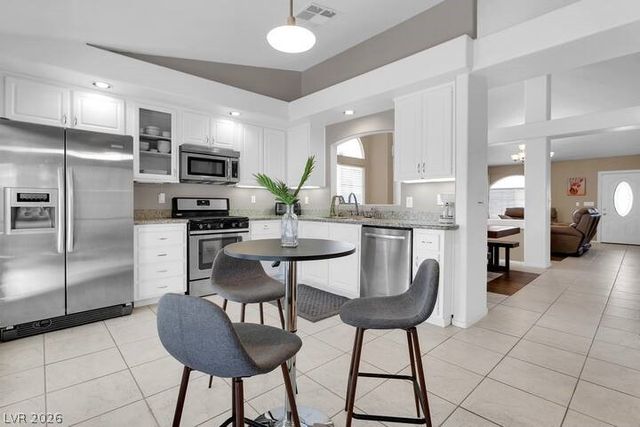 1690 Silver Glen Avenue, Las Vegas, NV 89123