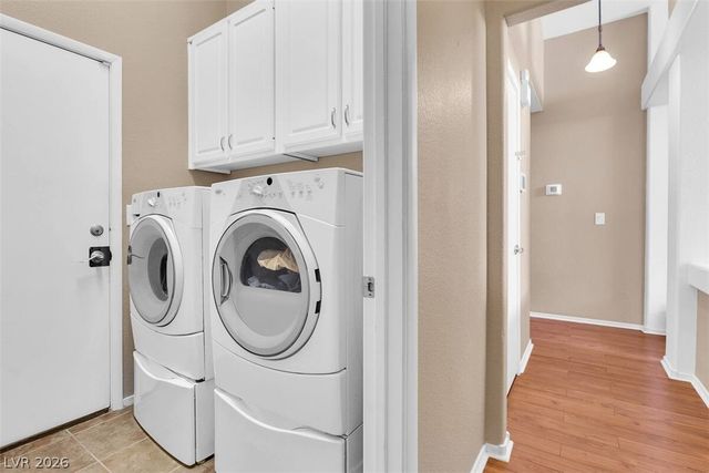 1690 Silver Glen Avenue, Las Vegas, NV 89123