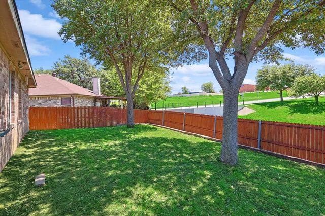 5424 Elk Ridge Drive, Watauga, TX 76137