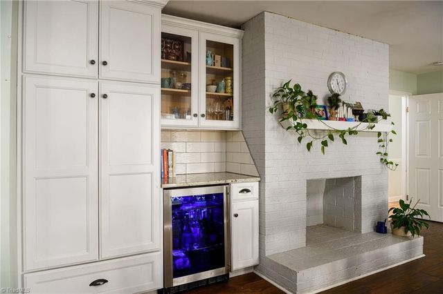 652 Valleybrook Lane, Winston-salem, NC 27104