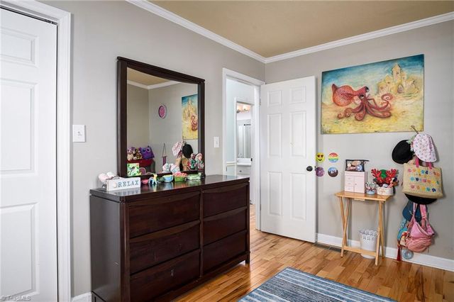 652 Valleybrook Lane, Winston-salem, NC 27104