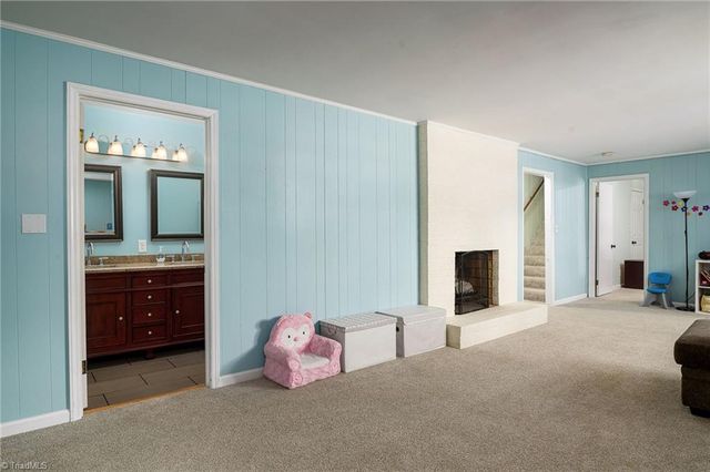 652 Valleybrook Lane, Winston-salem, NC 27104