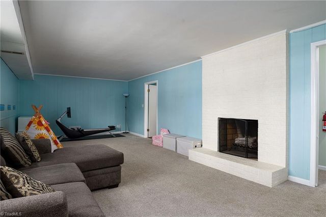 652 Valleybrook Lane, Winston-salem, NC 27104