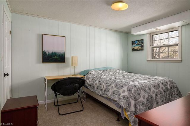 652 Valleybrook Lane, Winston-salem, NC 27104