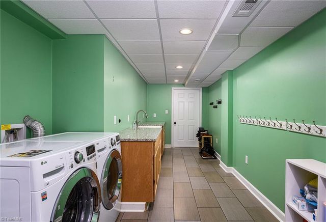 652 Valleybrook Lane, Winston-salem, NC 27104