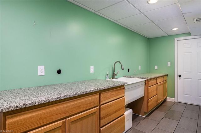 652 Valleybrook Lane, Winston-salem, NC 27104